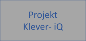 Auf grauem Hintergrund steht in blau Projekt Klever iQ.
